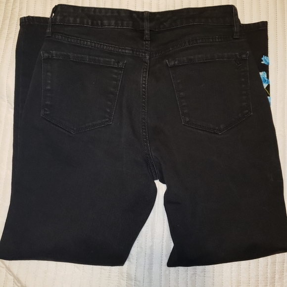 Jeans size 4 with super cute flowers - Picture 6 of 6